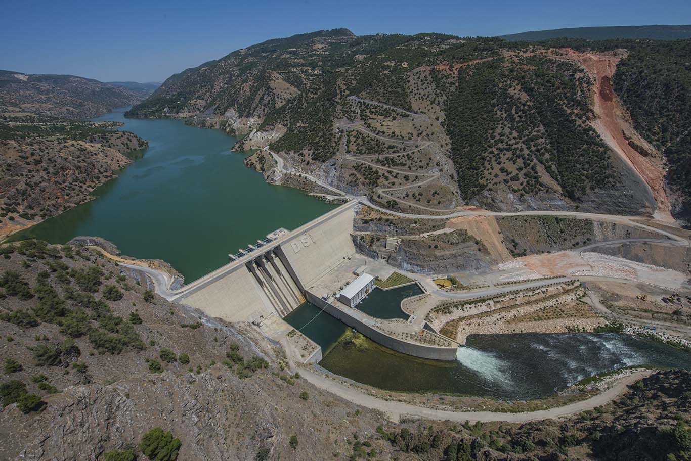 EÜAŞ’a ait 5 hidroelektrik santralinin özelleştirme ihalesi yapıldı