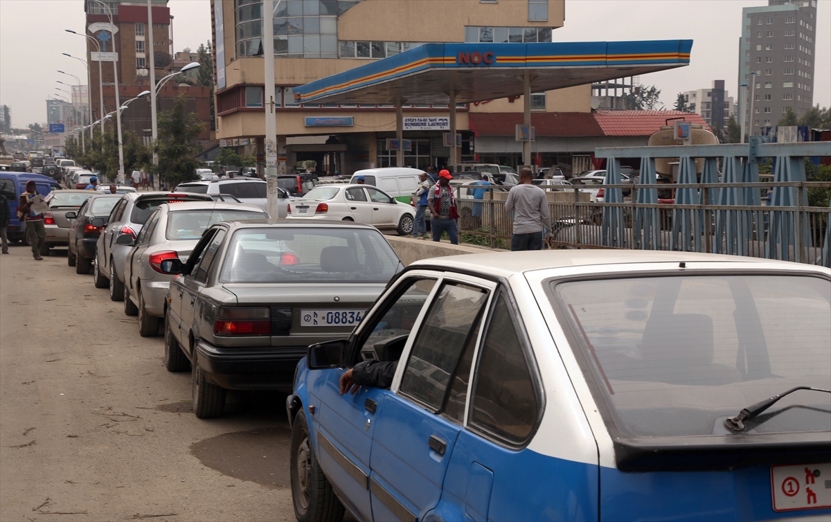 Etiyopya’da benzin sıkıntısı uzun kuyruklara neden oldu