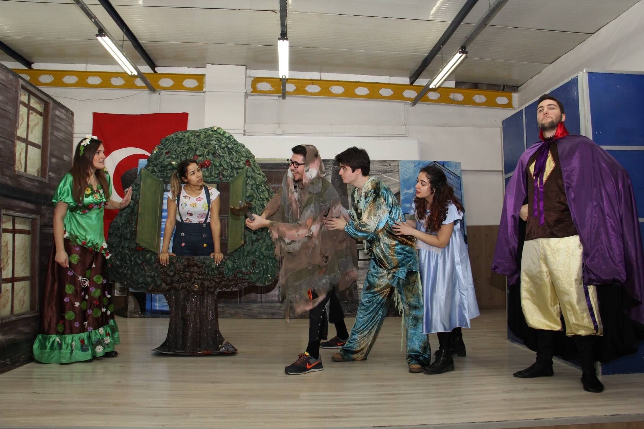 İzmir Doğalgaz Tiyatro Atölyesi öğrencilerle buluşuyor