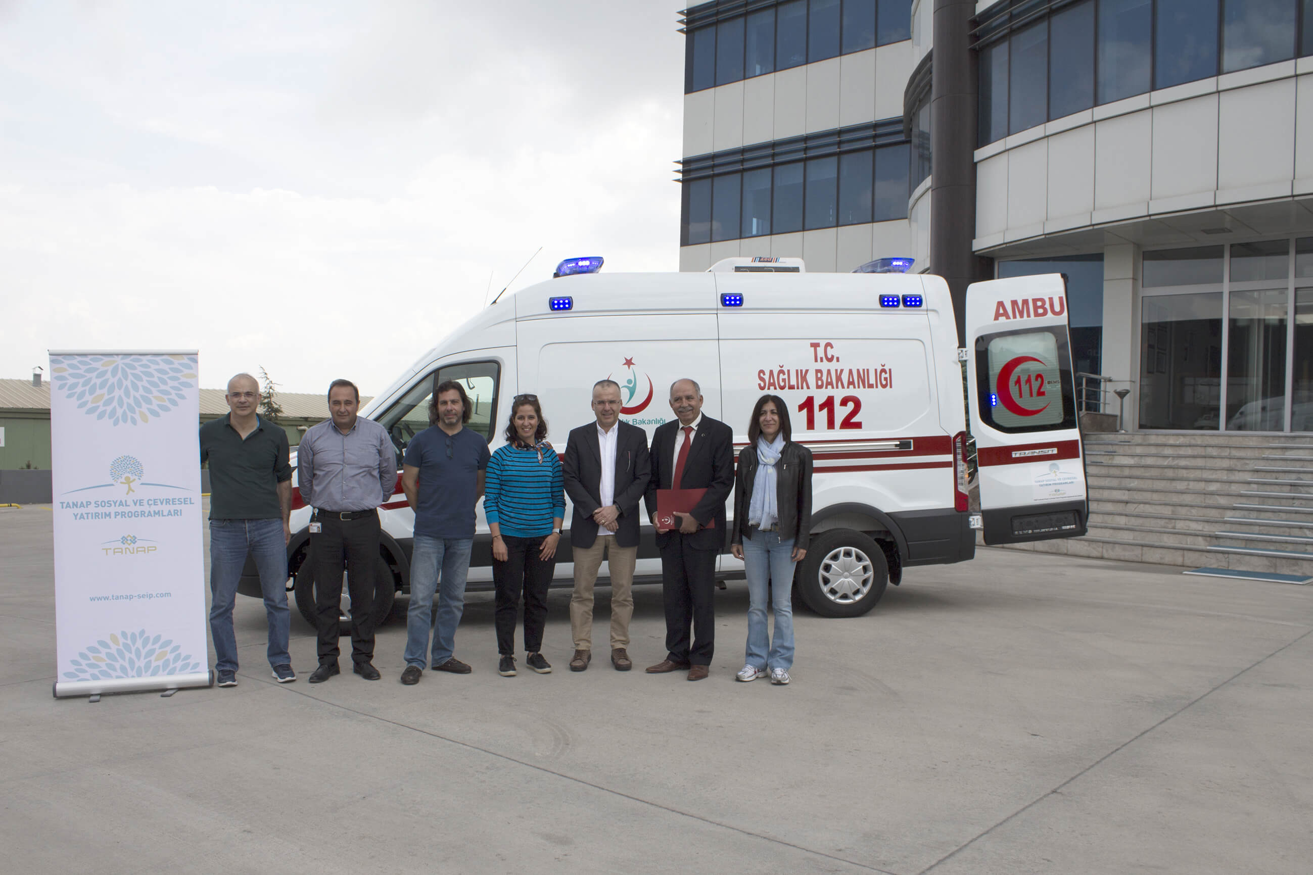 TANAP, hibe ettiği ambulansları teslim ediyor