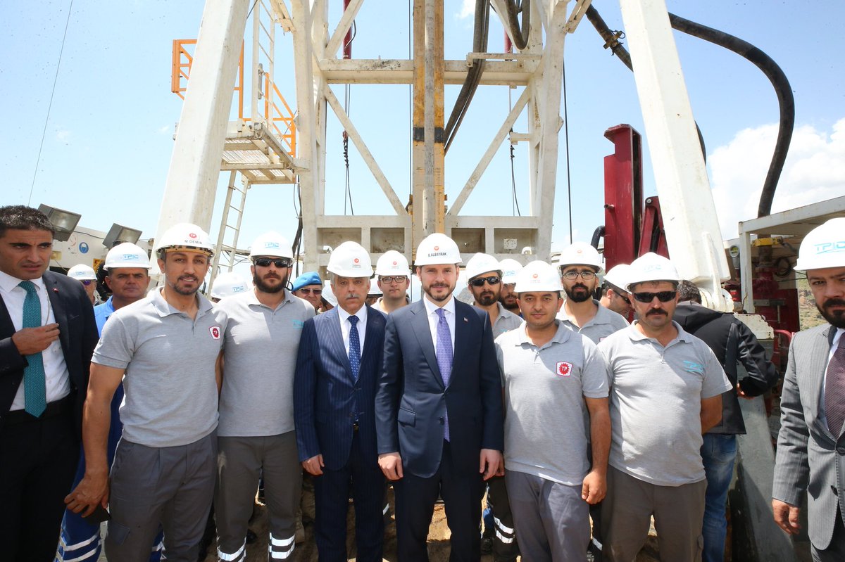 Çukurca’da petrol kuyusu için ilk kazma vuruldu