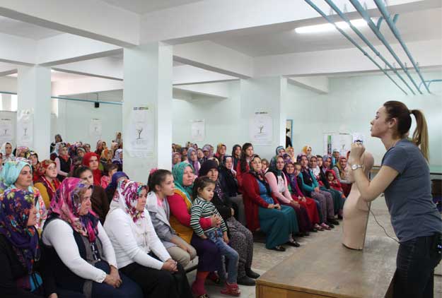 TİKAV ile Akfen kırsal bölgelerdeki kadınlara sağlık eğitimi götürüyor