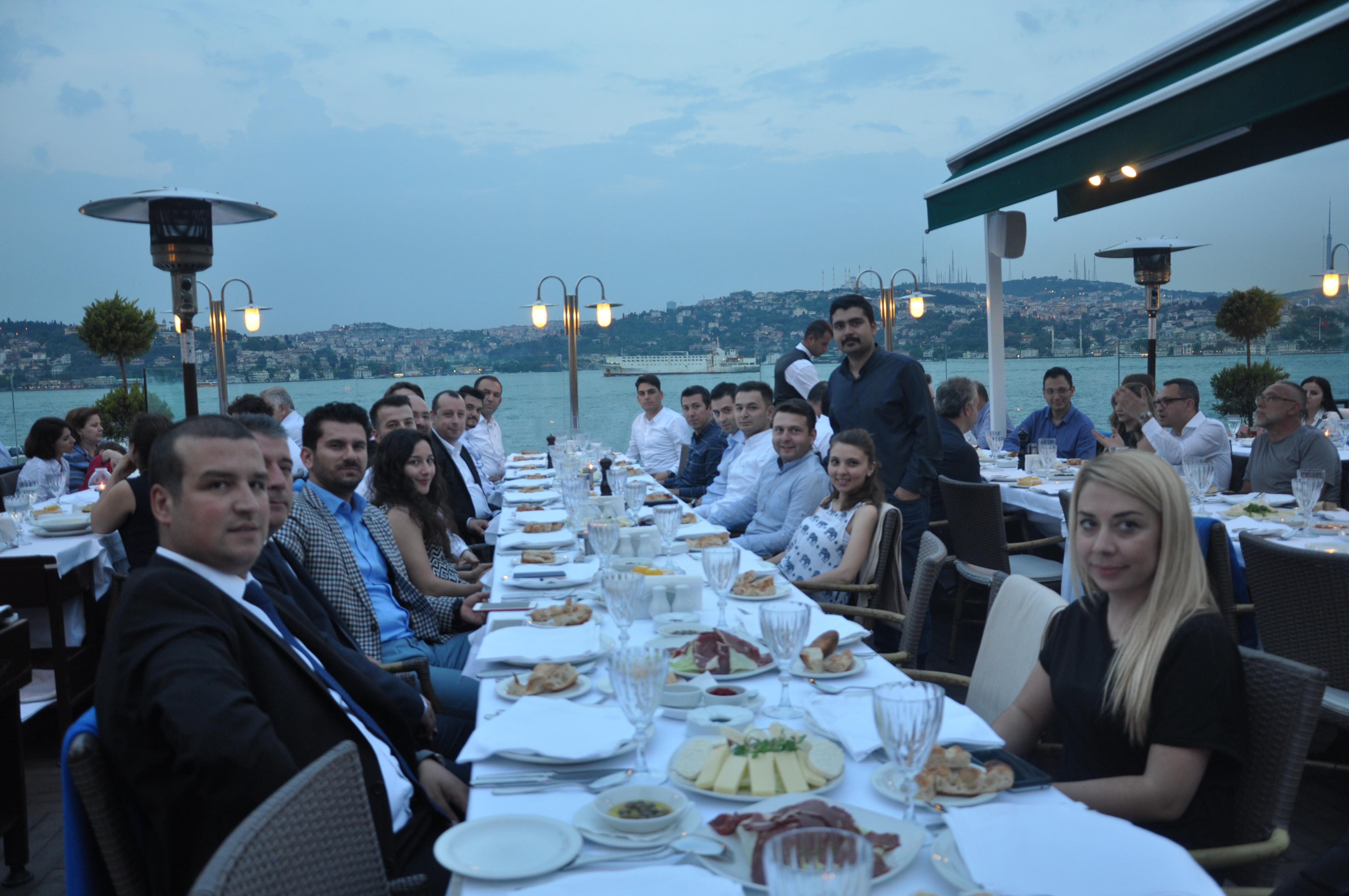 Tekser, iş ortaklarıyla iftarda bir araya geldi