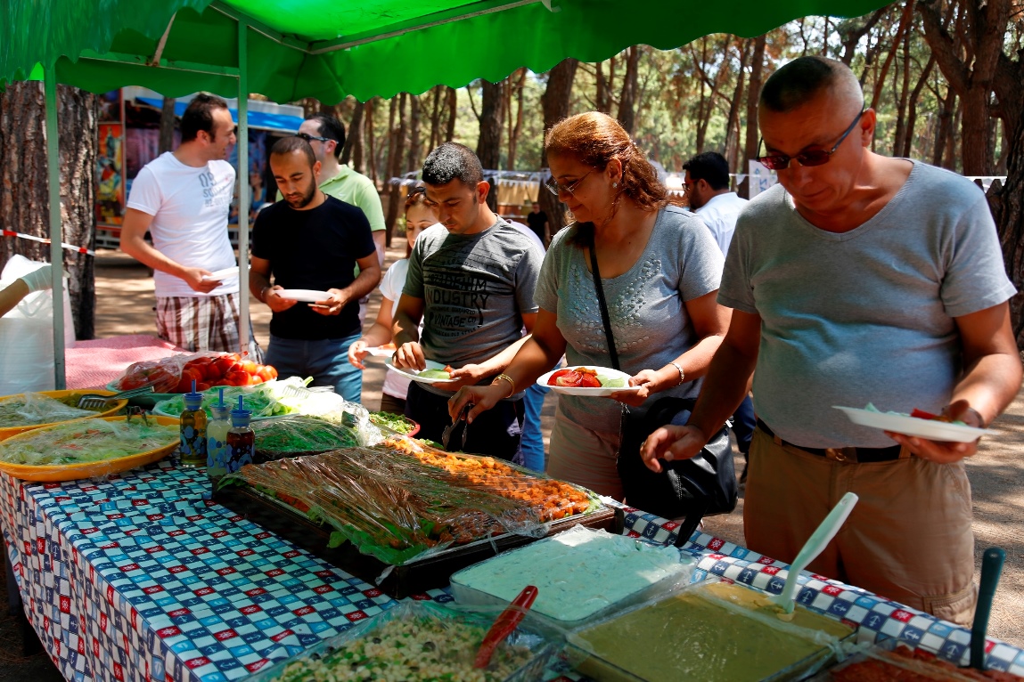 İzmir Doğalgaz çalışanları piknikte bir araya geldi