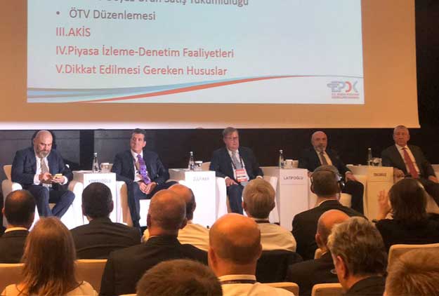 Zirve’de ‘Türkiye Akaryakıt Piyasaları’ konuşuldu
