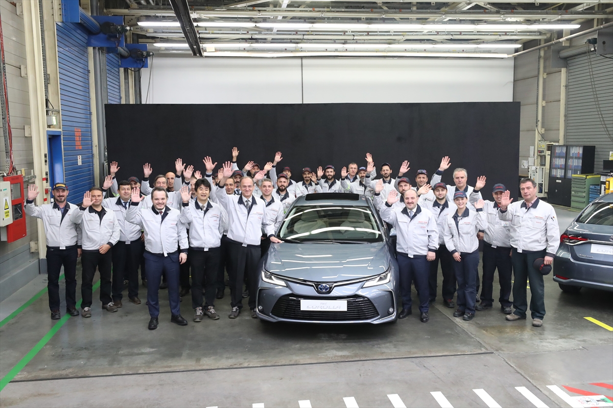 Bakan Varank, Toyota Corolla’nın hibrit modelini test etti