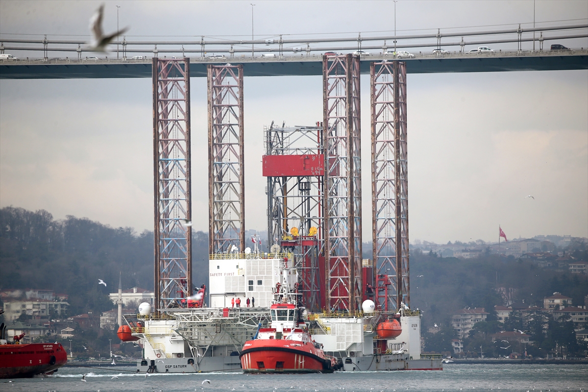 Dev petrol arama platformu, İstanbul Boğazı’ndan geçti