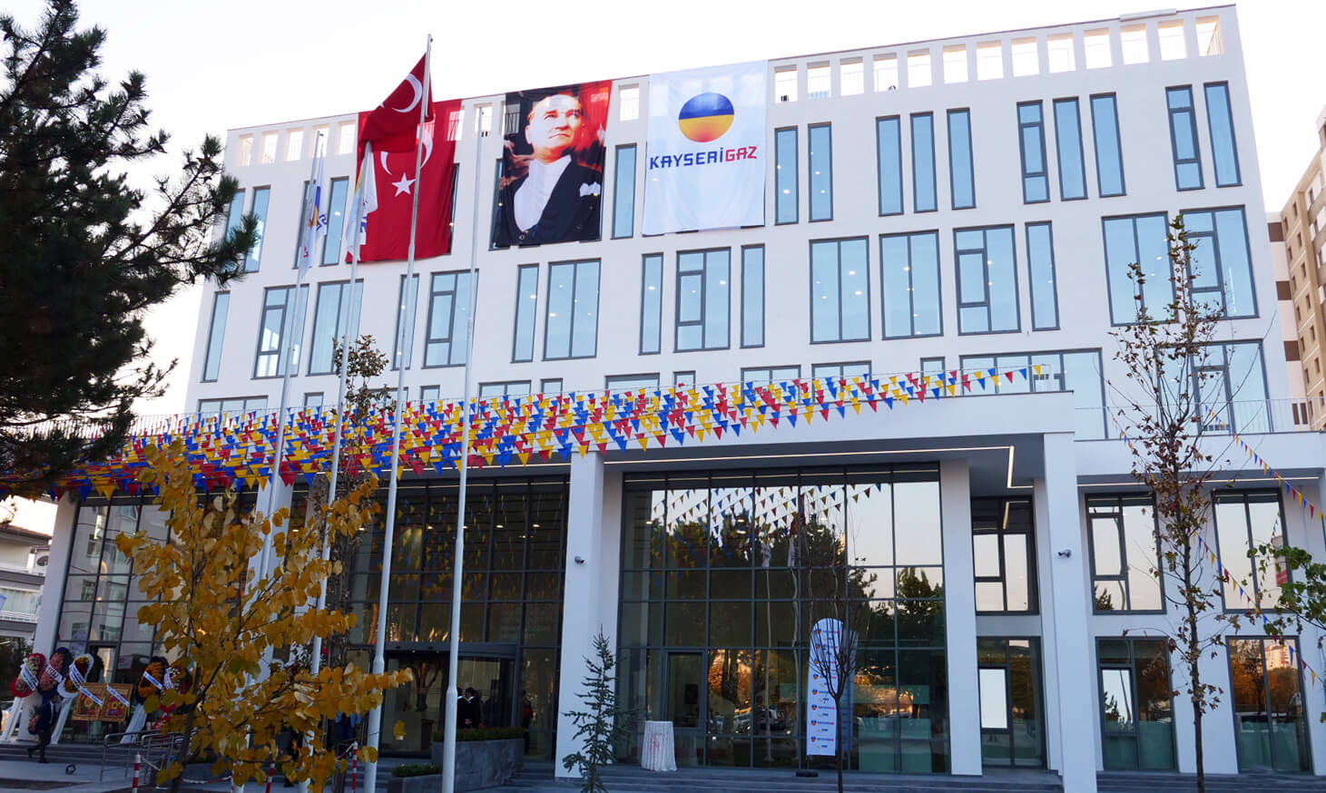 Kayserigaz yeni binasında hizmet vermeye başladı