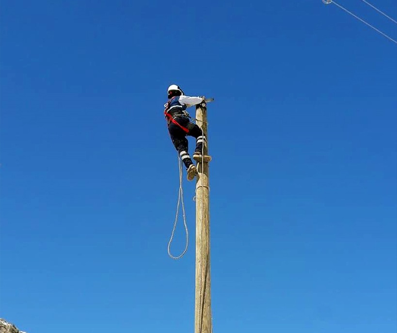 Dicle Elektrik, sınır köyüne katır sırtında ekip gönderdi