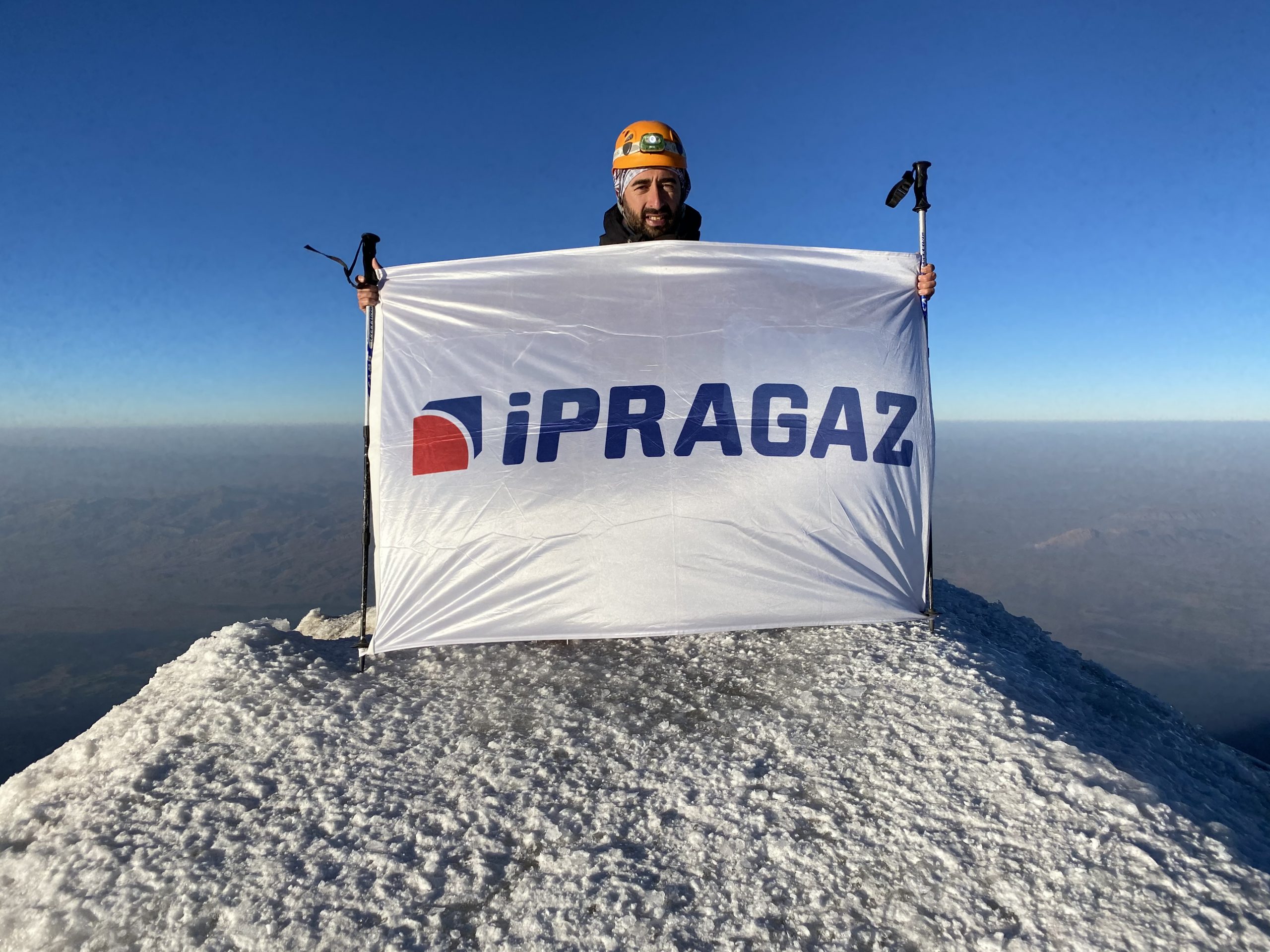 İpragaz gönüllüleri, Ağrı Dağı’nın zirvesinde atık topladı