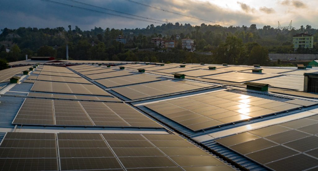 CW Enerji, Maxplast plastik fabrikasının çatısına güneş santrali kurdu