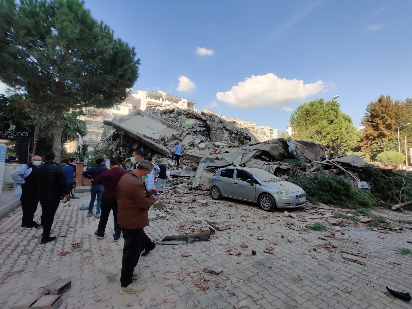 Bakan Dönmez’den İzmir için ‘geçmiş olsun’ mesajı
