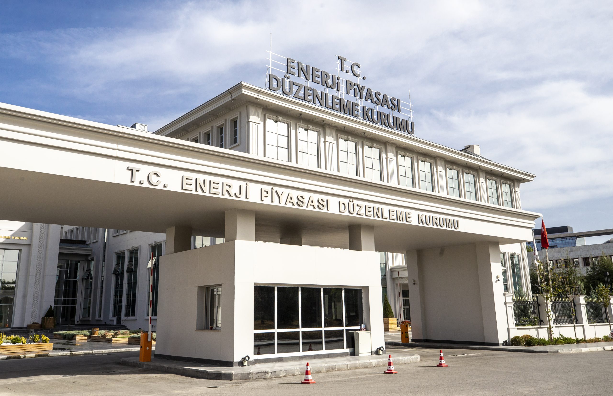 Elektrik fiyatlarında değişikliğe gidilmedi