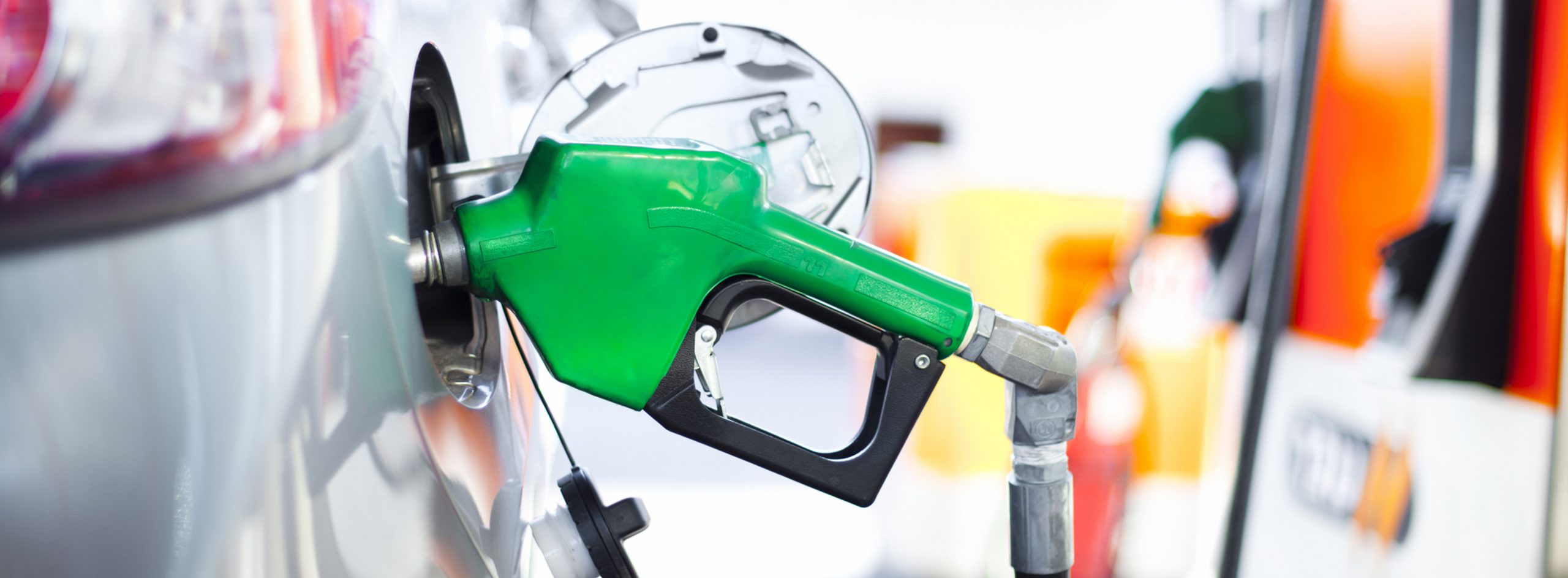 Benzin satışları ocakta geçen yılın aynı ayına göre yüzde 43,6 arttı