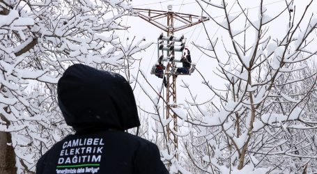 ÇEDAŞ’ın “enerji timleri” dondurucu soğuklarda kesintisiz enerji için çalışıyor