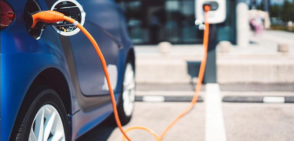 Otoparklarda elektrikli araçlar için şarj ünitesi zorunluluğu