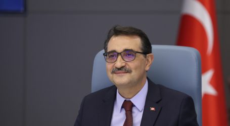 Bakan Dönmez’den 23 Nisan mesajı