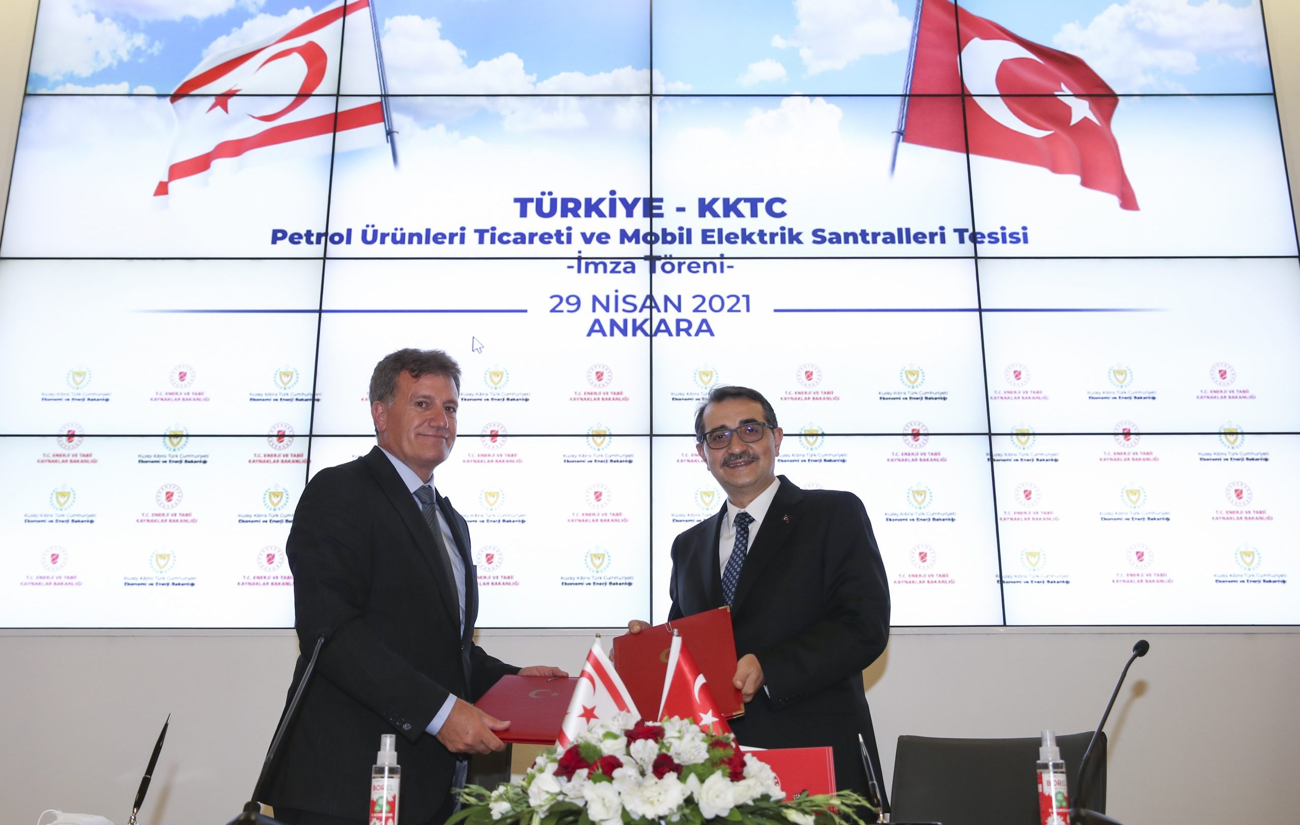 Bakan Dönmez: “KKTC’nin enerjide arz güvenliğini kendi arz güvenliğimizden farklı görmüyoruz”