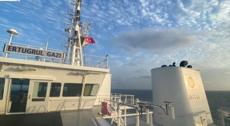 Türkiye’nin ilk yüzer LNG depolama ve gazlaştırma gemisi “Ertuğrul Gazi”ye Türk bayrağı çekildi
