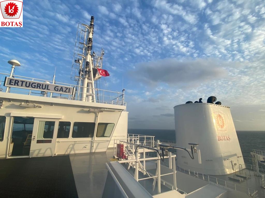 Türkiye’nin ilk yüzer LNG depolama ve gazlaştırma gemisi “Ertuğrul Gazi”ye Türk bayrağı çekildi