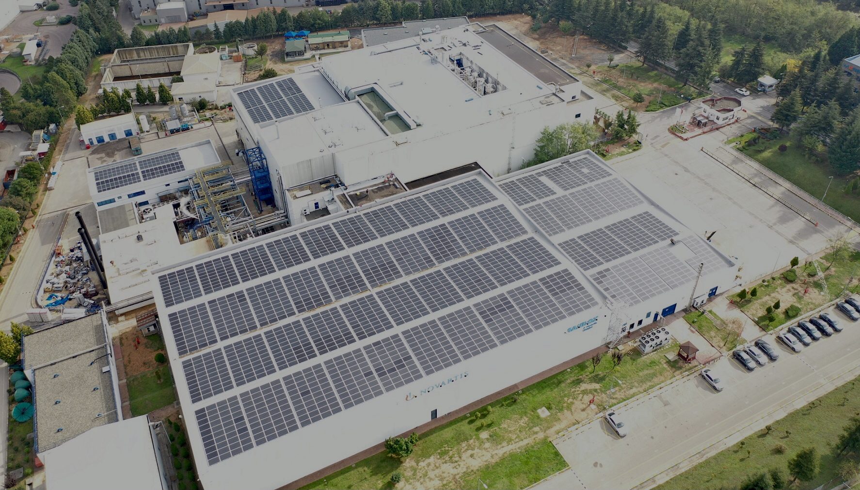 Novartis Grup Türkiye, fabrikalarında elektrik üreterek karbon ayak izini azaltıyor
