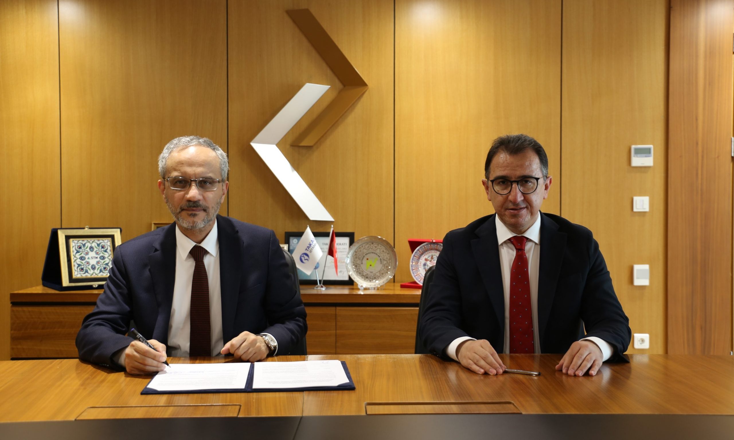 EPİAŞ ile TAKASBANK arasında “YEK-G Sistemi ve Organize YEK-G Piyasası İşletme Protokolü” imzalandı