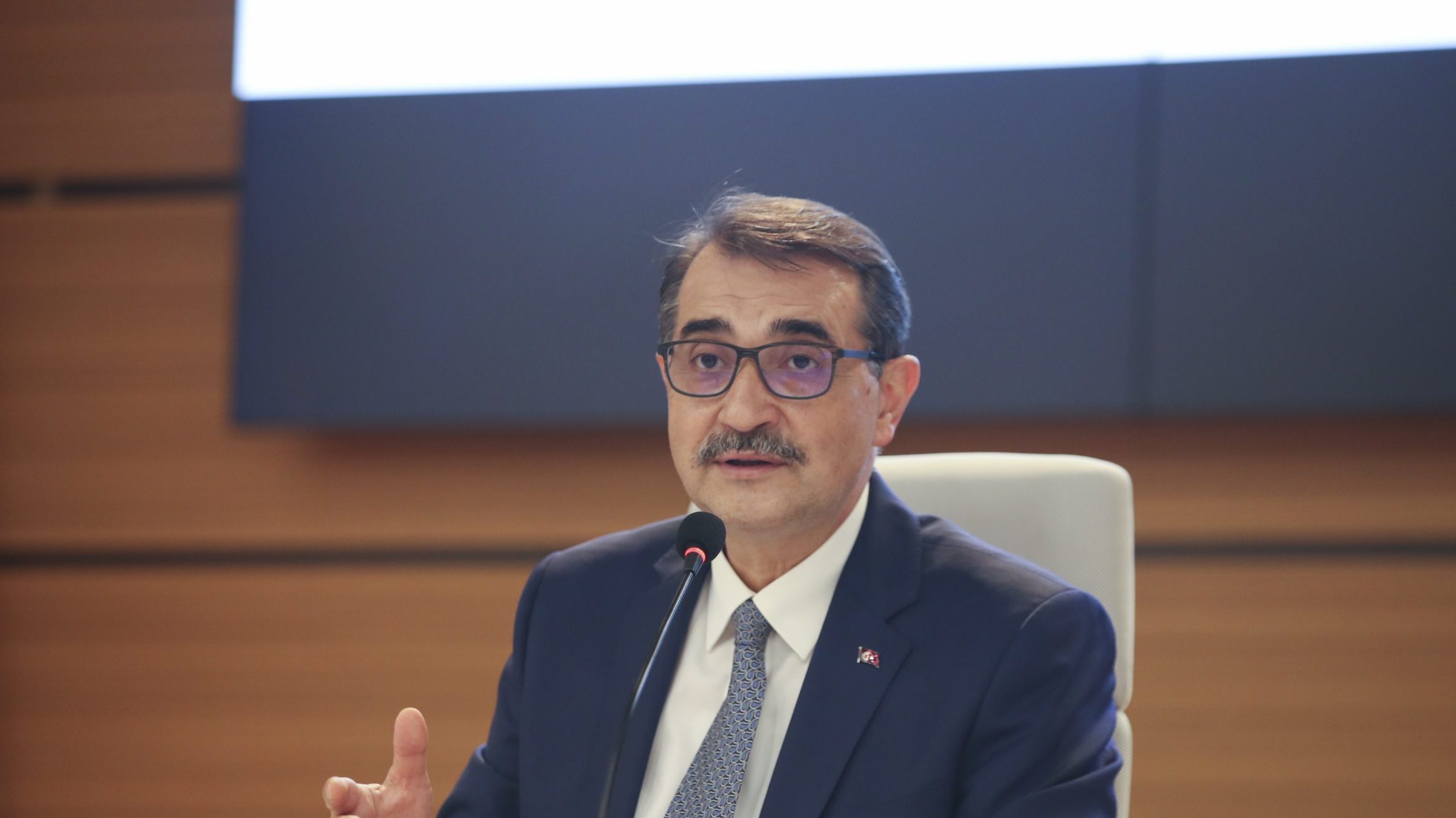 Bakan Dönmez, Amasra-1 kuyusunda keşfedilen gazın laboratuvar ortamındaki yakılma görüntülerini paylaştı