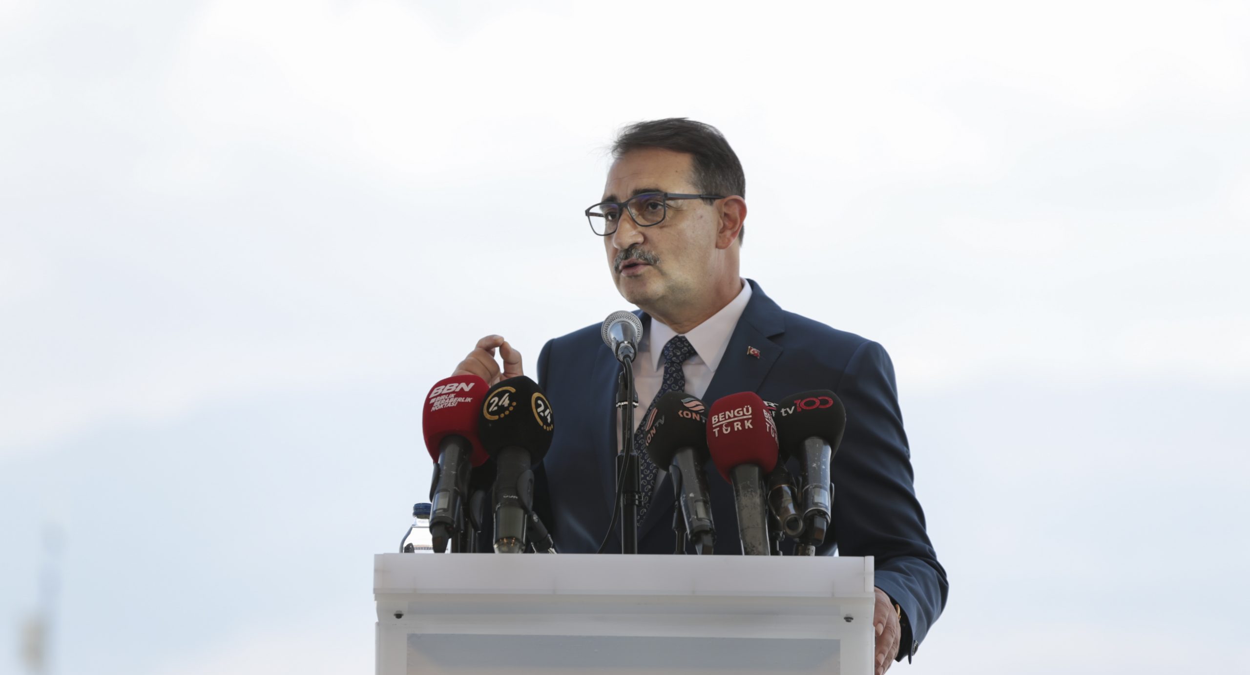 Bakan Dönmez: “Türkiye hem kaynak, hem teknoloji, hem de piyasalar bazında yenilenebilir enerjinin merkez ülkesi olacak”