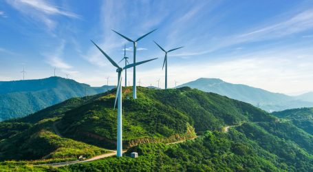 Bakan Dönmez: “İnanıyorum ki toplam kurulu gücümüzün yüzde 10,2’sine denk gelen rüzgar enerjisi santrallerimiz giderek daha güçlü dönecek”