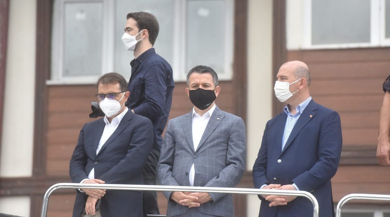 Bakan Dönmez: “Sel bölgesinde enerji verilemeyen 12 bin 695 abone sayımız, yapılan çalışmalarla 503’e geriledi.”