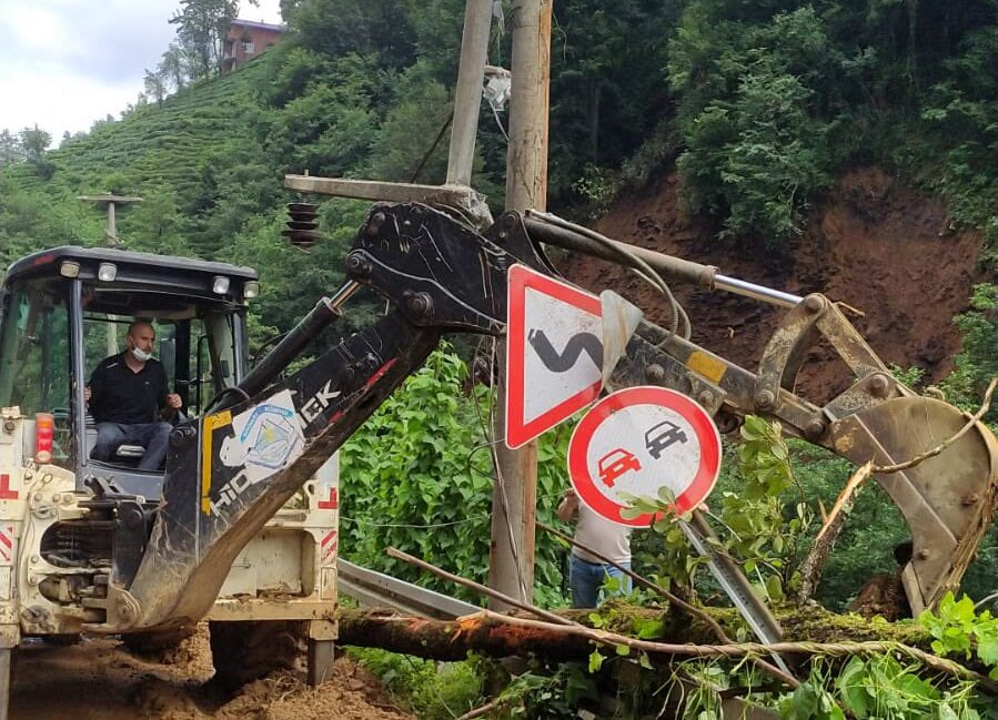 Enerji ve Tabii Kaynaklar Bakanlığı selin ardından Rize’deki çalışmalarını aralıksız sürüyor