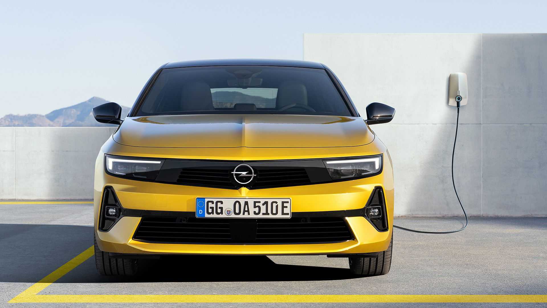 Tamamen yenilenen Opel Astra, şarj edilebilir hibritle elektriklendi