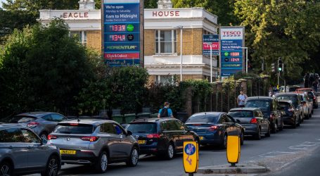 İngiltere’de benzin istasyonlarındaki kriz sürüyor