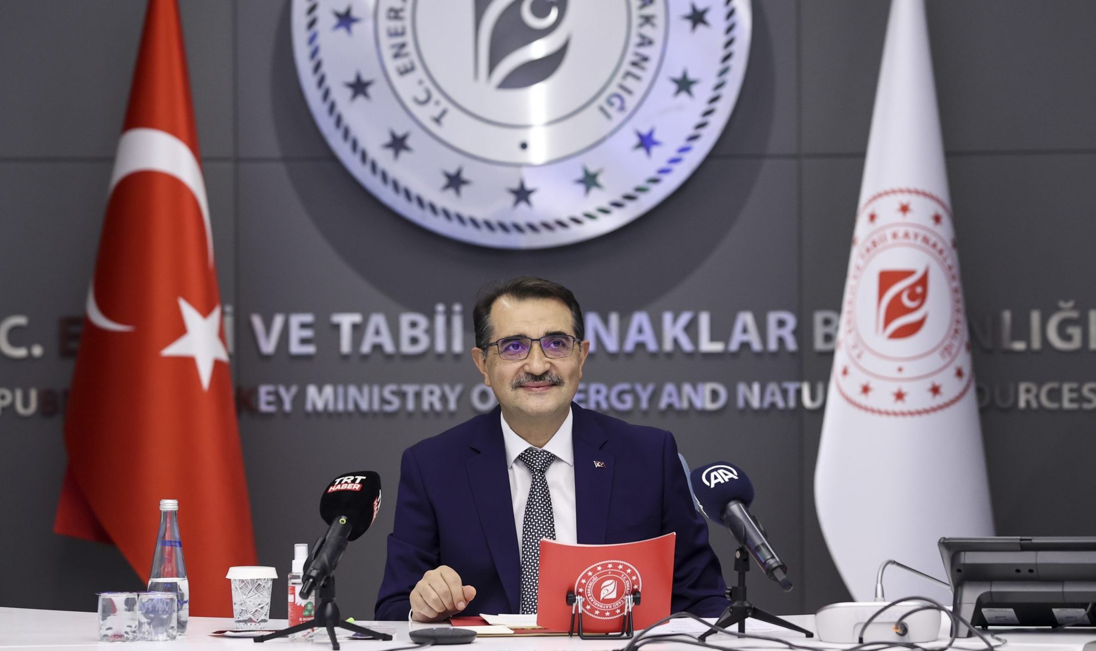 Bakan Dönmez: “Enerjide fiyat artışlarını konutlara en az yansıtan ülkelerdeniz”