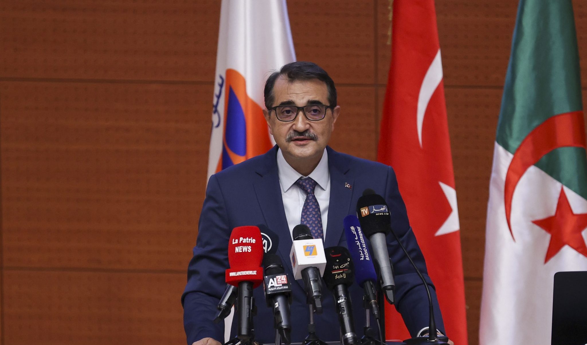 Bakan Dönmez: “Türkiye’nin üçüncü FSRU tesisi 2022’de devreye alınacak”