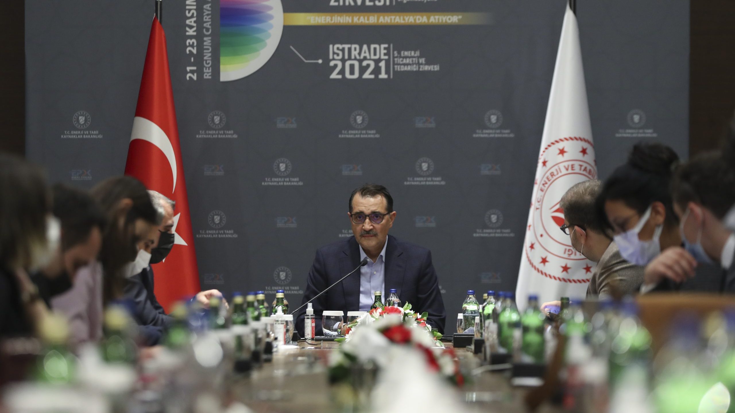 Bakan Dönmez: “Özellikle kış aylarında, vatandaşımızın tüketiminin yoğun olduğu dönemlerde iki kademeli bir tarife çalışmasına geçmeyi planlıyoruz”