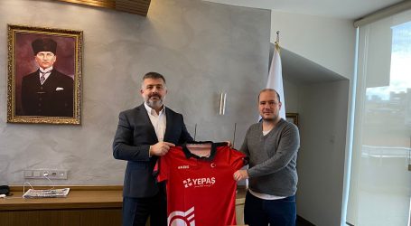 YEPAŞ, Samsun Veteran Masa Tenisi Takımı’na yeni sezonda da destek olacak