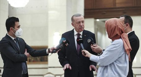 Cumhurbaşkanı Erdoğan: “(Karadeniz’den) Doğal gazı çıkardığımız anda sadece devletin kasasına girmeyecek aynı zamanda vatandaşımın da kasasına girecek.”