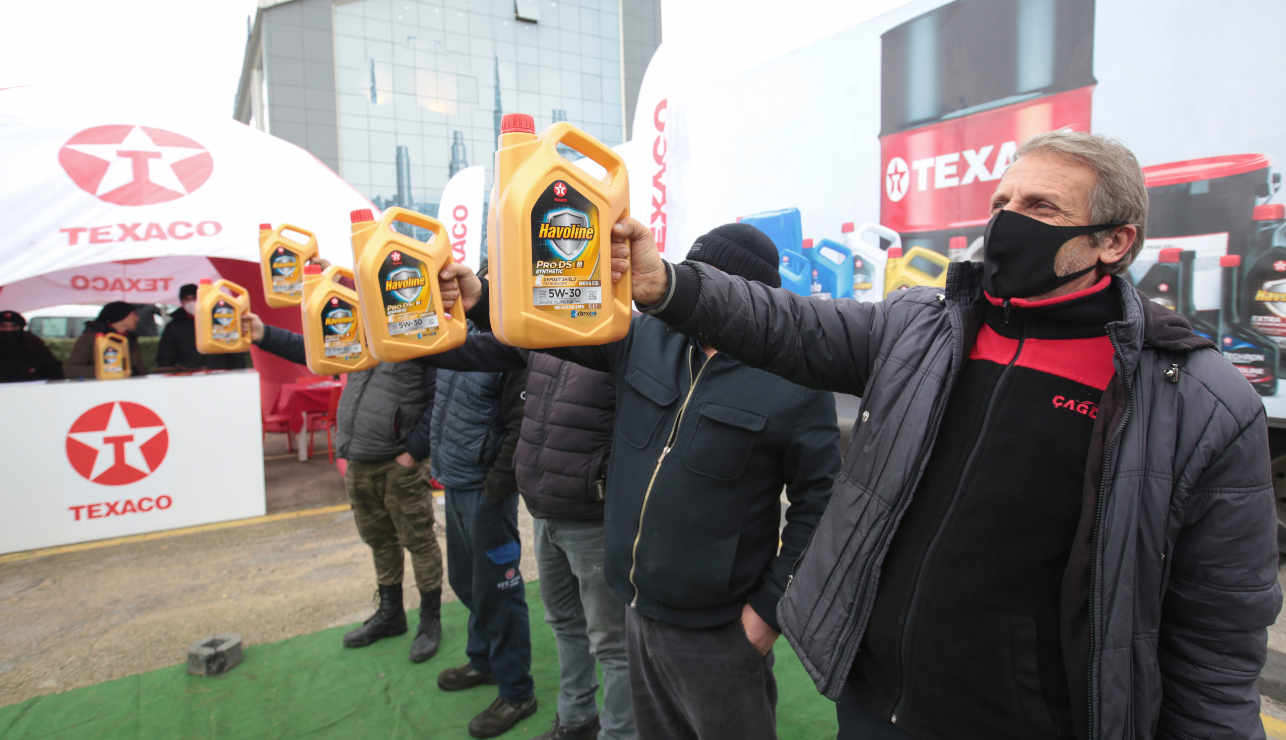 Madeni yağ markası Texaco sahaya çıktı, ustalarla buluştu