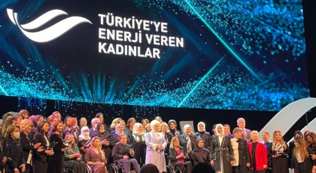 “Türkiye’ye Enerji Veren Kadınlar” ödüllerini aldı