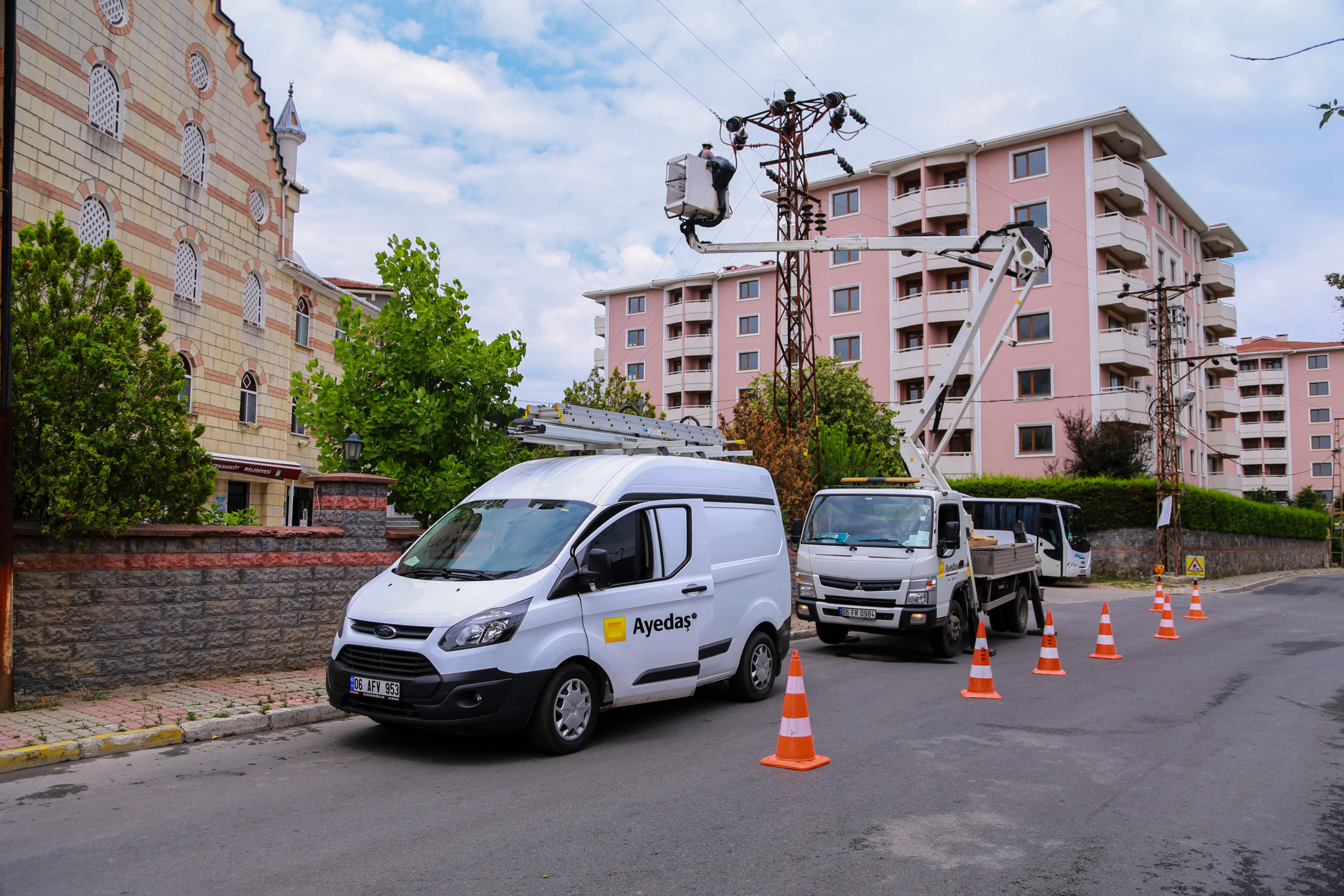 AYEDAŞ mecburi planlı kesinti sürelerini ‘İSG’, ‘Tüketici’ ve ‘Yatırım’ üçgeninde dengeliyor