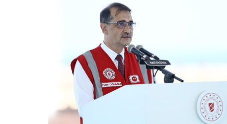 Bakan Dönmez, Abdülhamid Han sondaj gemisini ilk görev yerine uğurlama töreninde konuştu