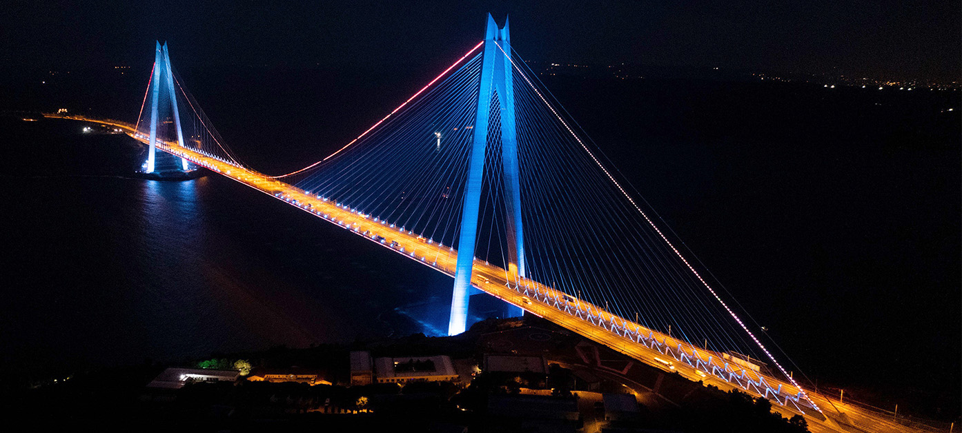Yavuz Sultan Selim Köprüsü, İTÜ renklerine boyandı