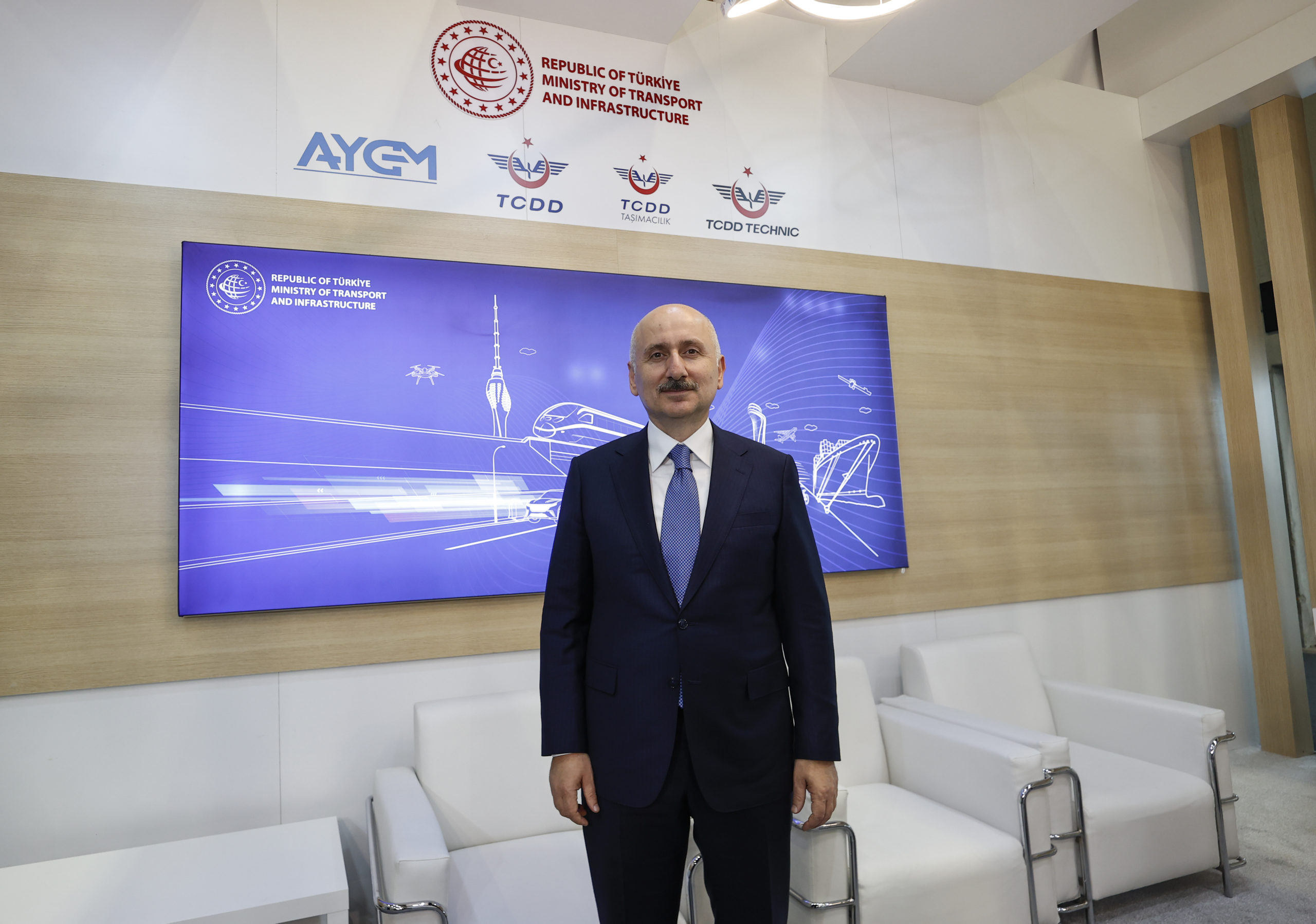 Bakan Karaismailoğlu, milli elektrikli trenle yolcu taşımaya başlamayı hedeflediklerini söyledi