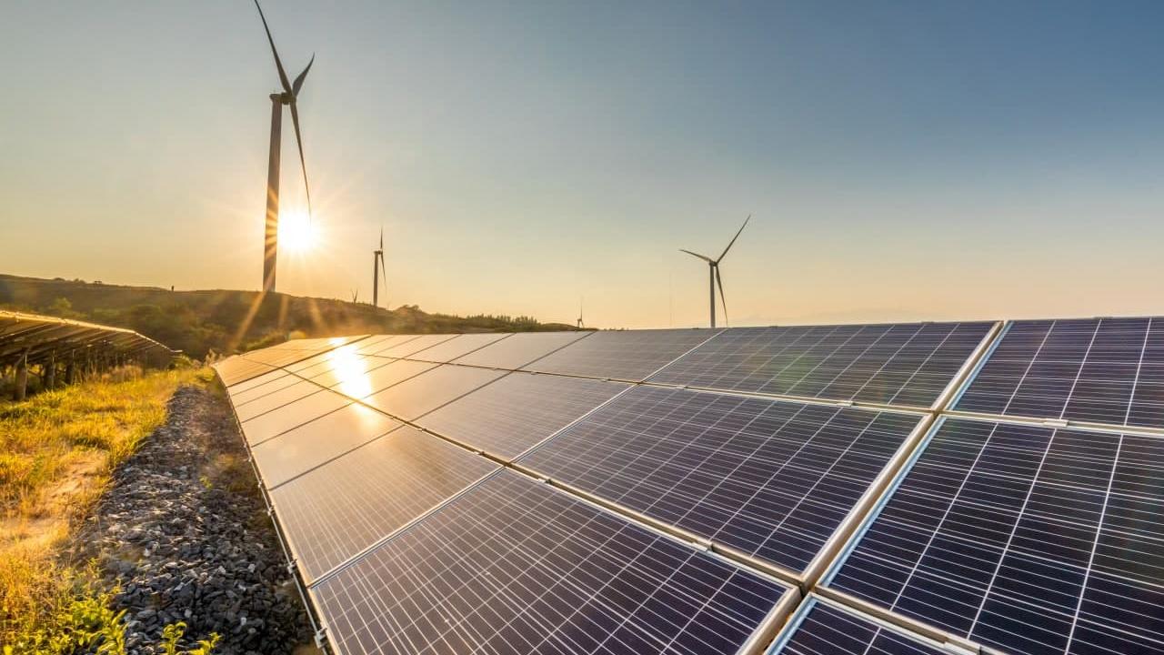 Rüzgar ve güneş enerjisinin kurulu gücü 30 bin MW’ı geçti