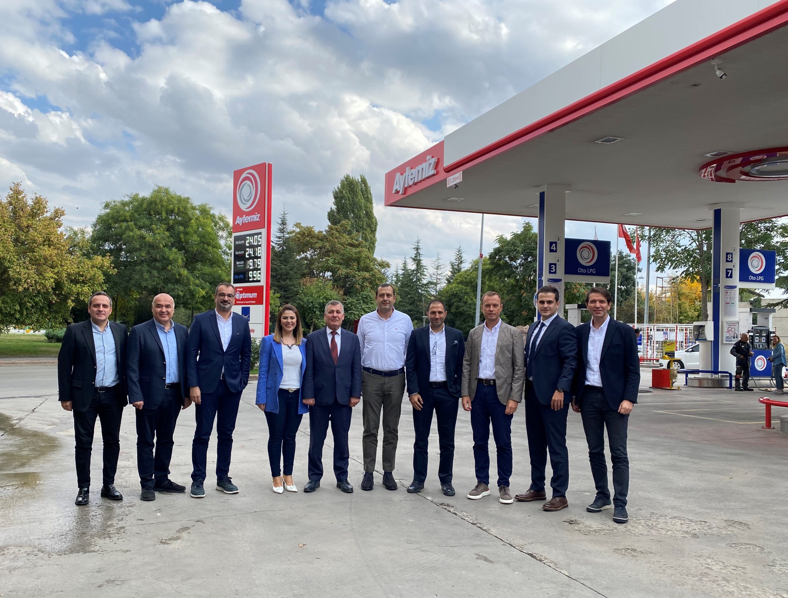 Aytemiz Genel Müdürü Çağdaş Demirağ 9 ilde 100’e yakın bayi sahibi ile bir araya geldi