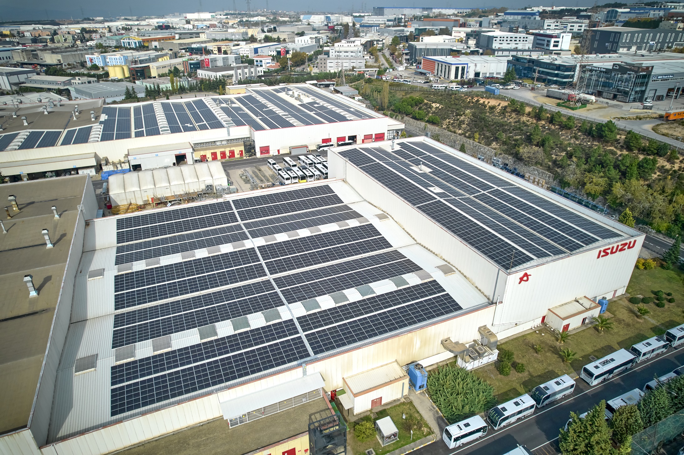 Anadolu Isuzu üretim tesislerindeki, elektrik ihtiyacının %70’ini güneş enerjisinden sağlayacak