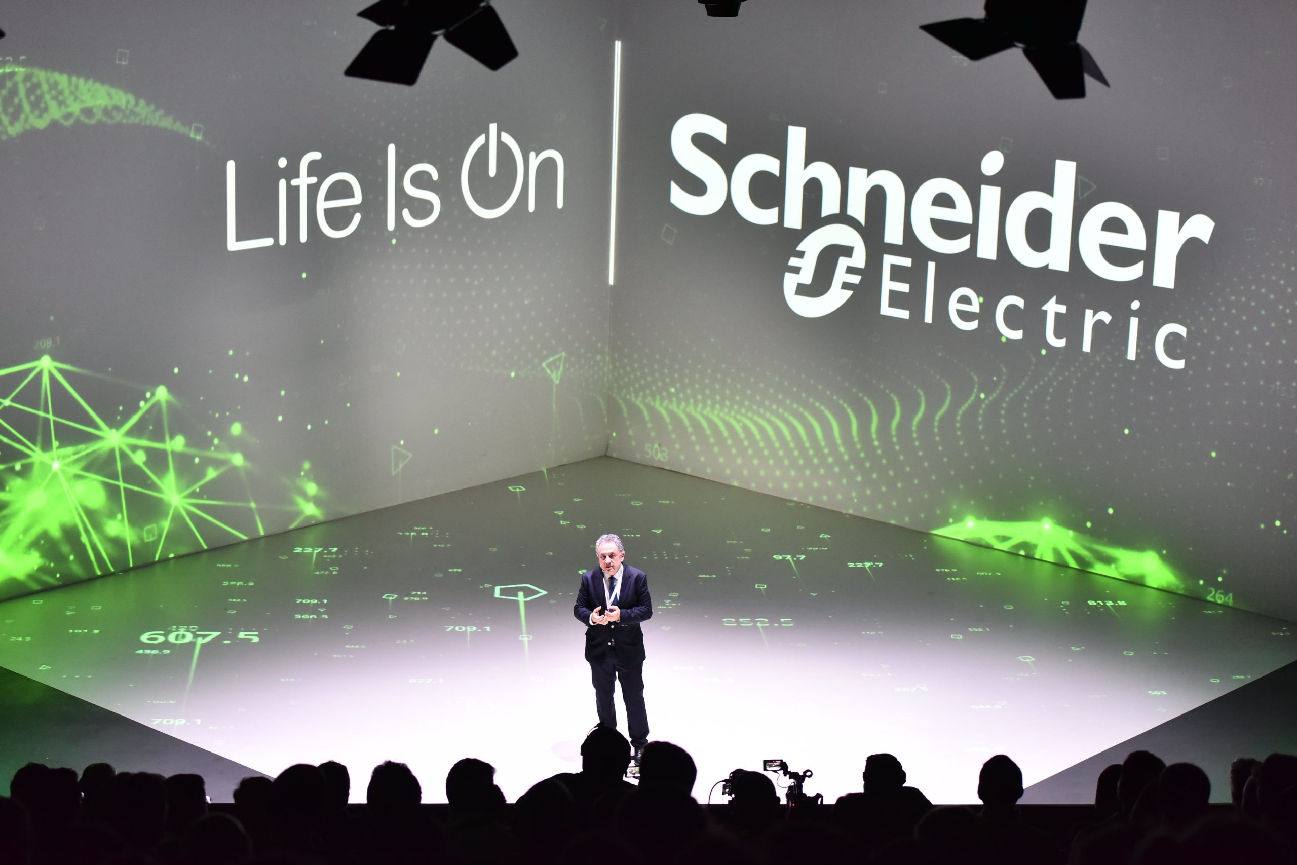 Schneider Electric ve AVEVA, veri ve yazılım odaklı endüstriyel otomasyon ve enerji çözümlerini tanıttı