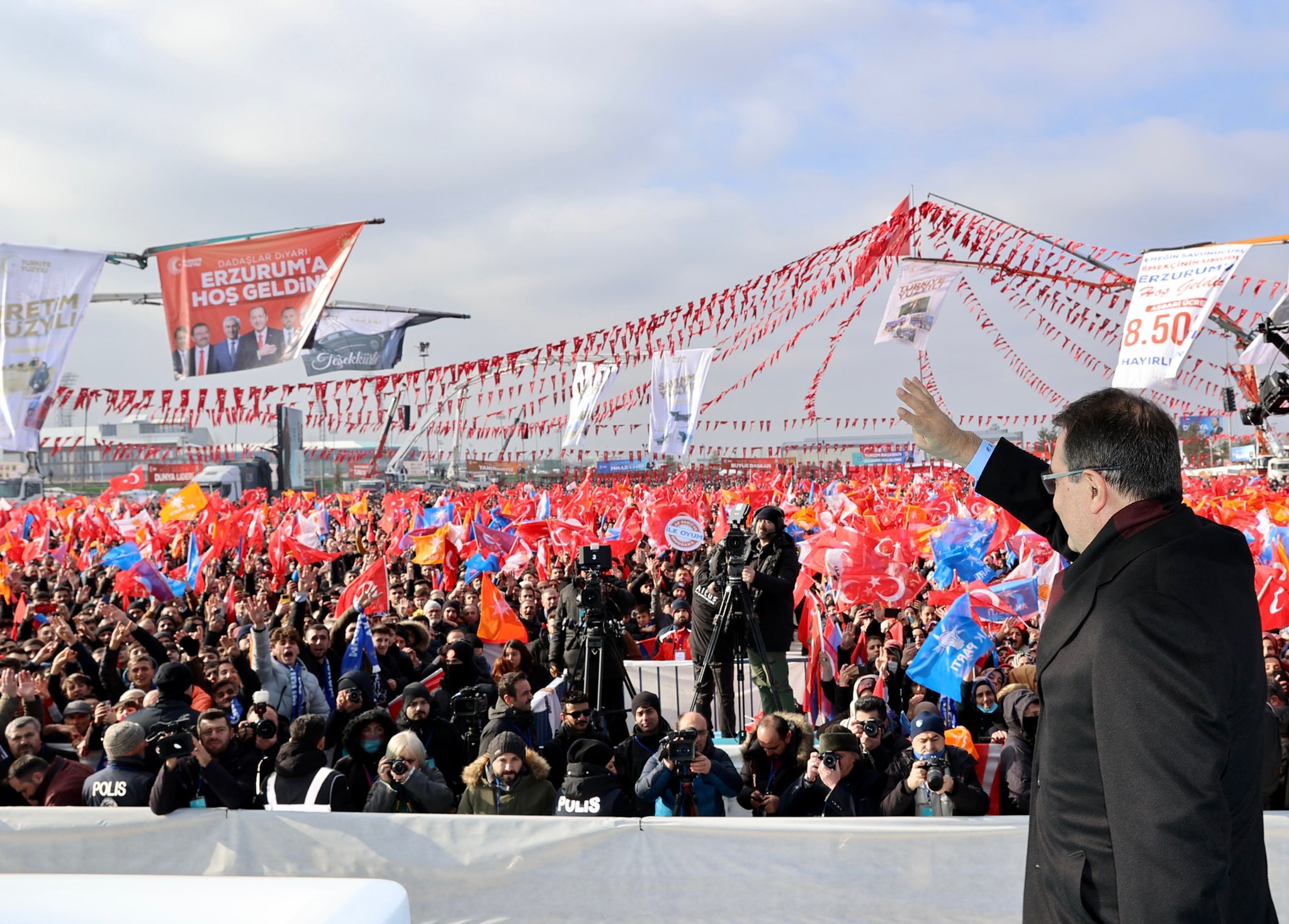 Bakanlar Dönmez ve Varank, Erzurum’daki toplu açılış törenine katıldı