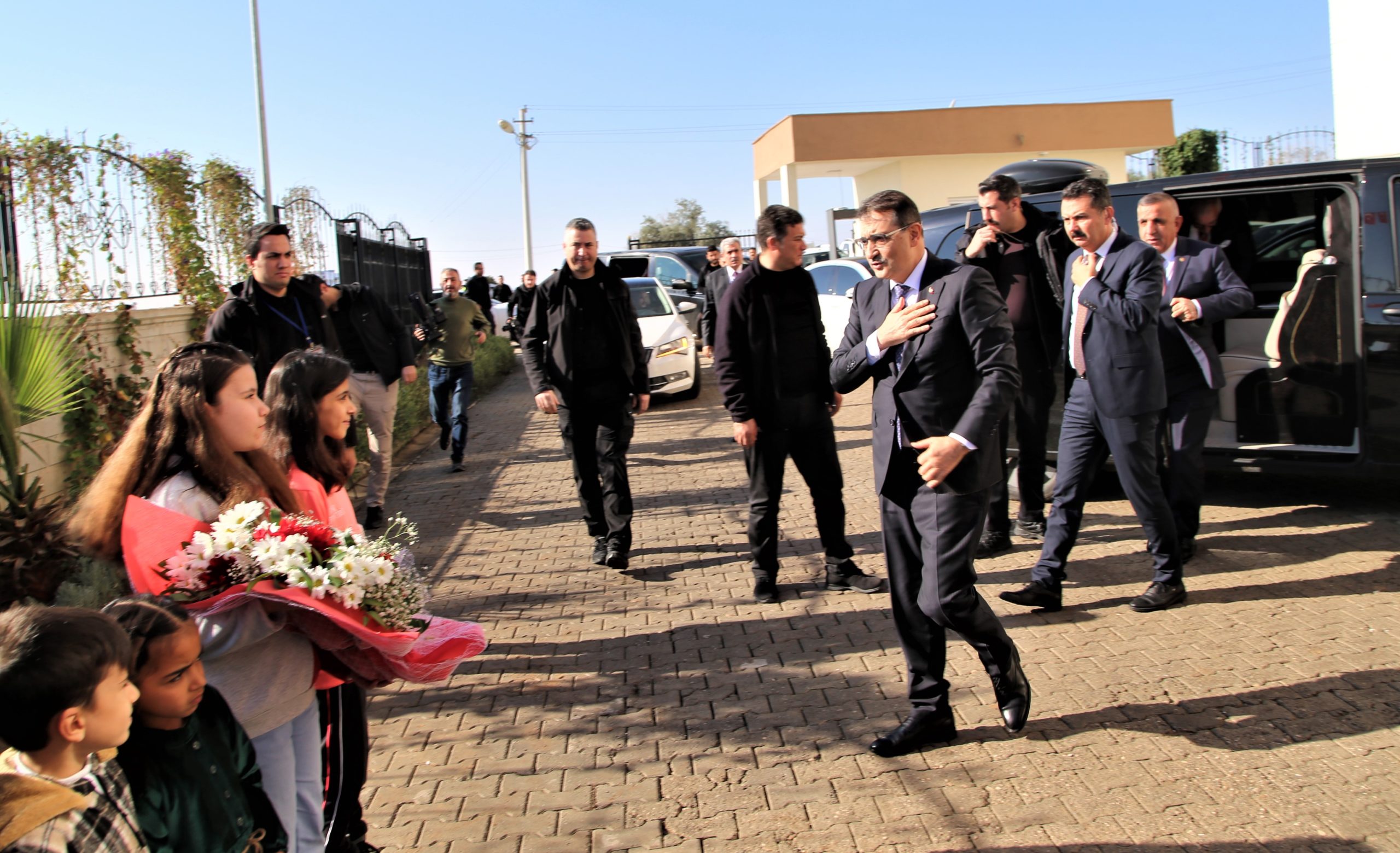 Enerji ve Tabii Kaynaklar Bakanı Dönmez, Şanlıurfa’da temaslarda bulundu